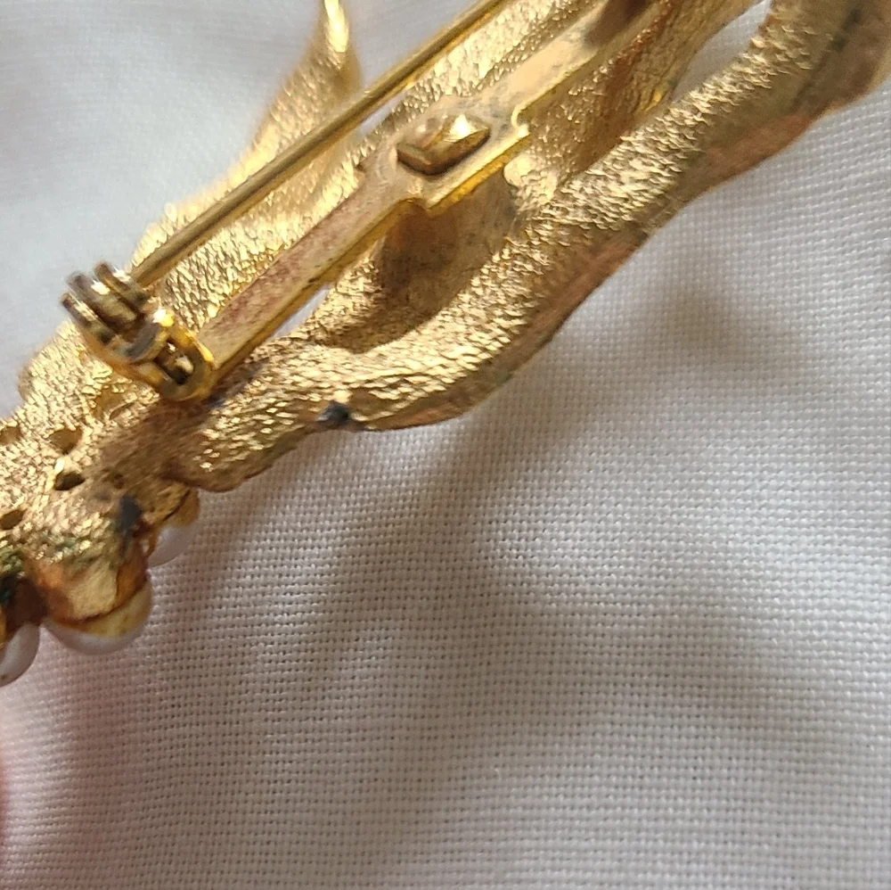 SALE! Vintage Mid Century Gold Tone Leaf and Faux Pearl Brooch